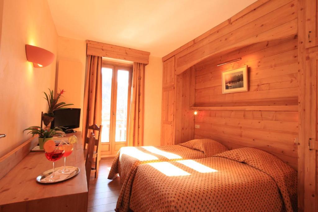 Grand Hotel De Valloire Et Du Galibier Room photo